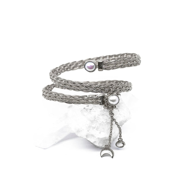 The LADY OF THE SKY Pearl Braided Arm Band